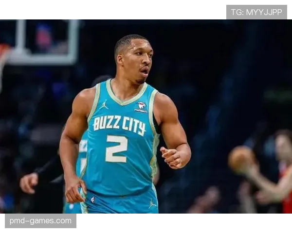 格兰特·威廉姆斯无球跑动拉开空间，提升绿军外线效率